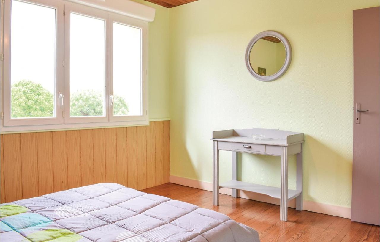 Holiday Home In Montsernelle Lithaire Bagian luar foto