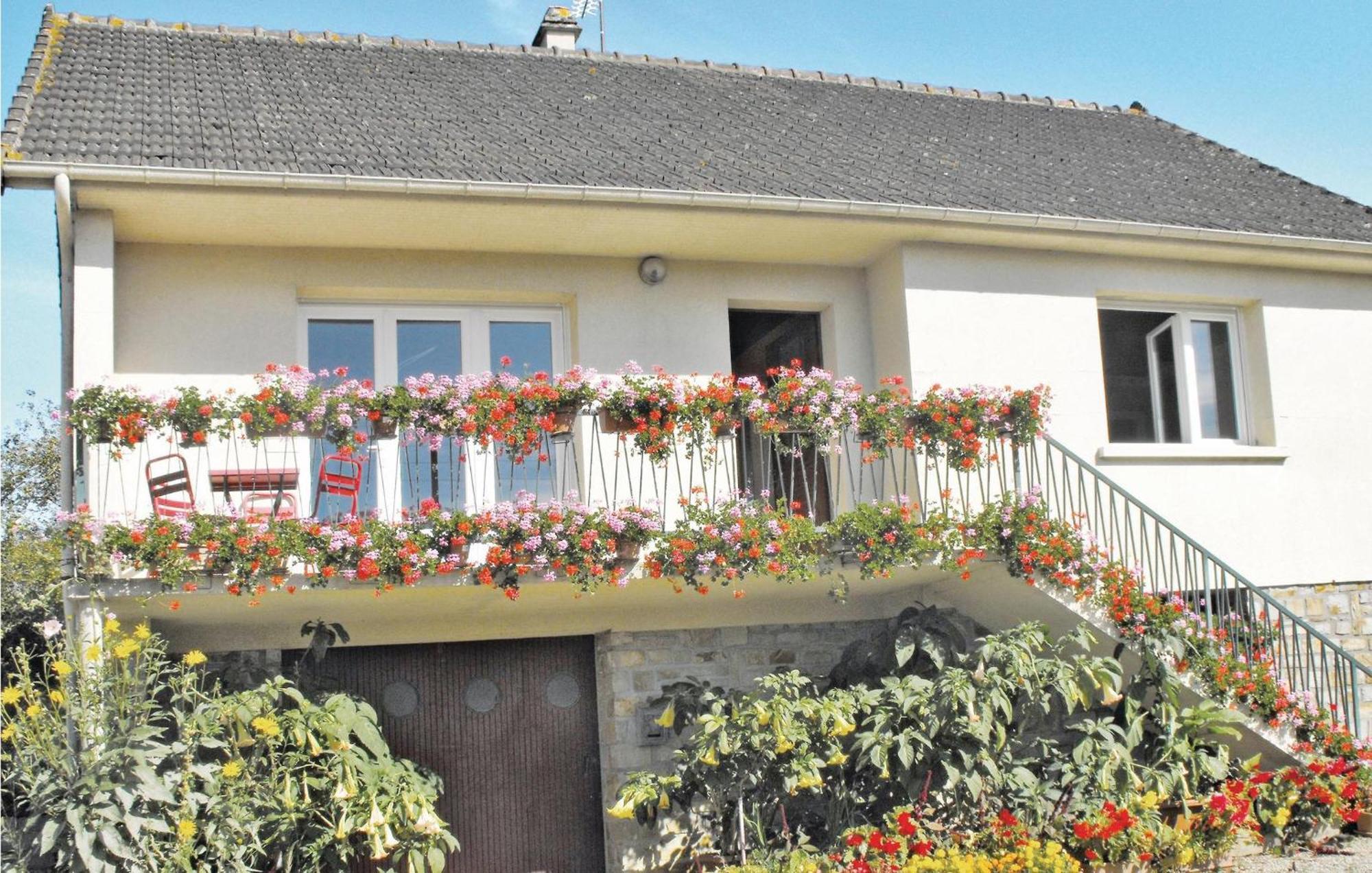 Holiday Home In Montsernelle Lithaire Bagian luar foto